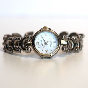 Round two-tone Guess quartz watch